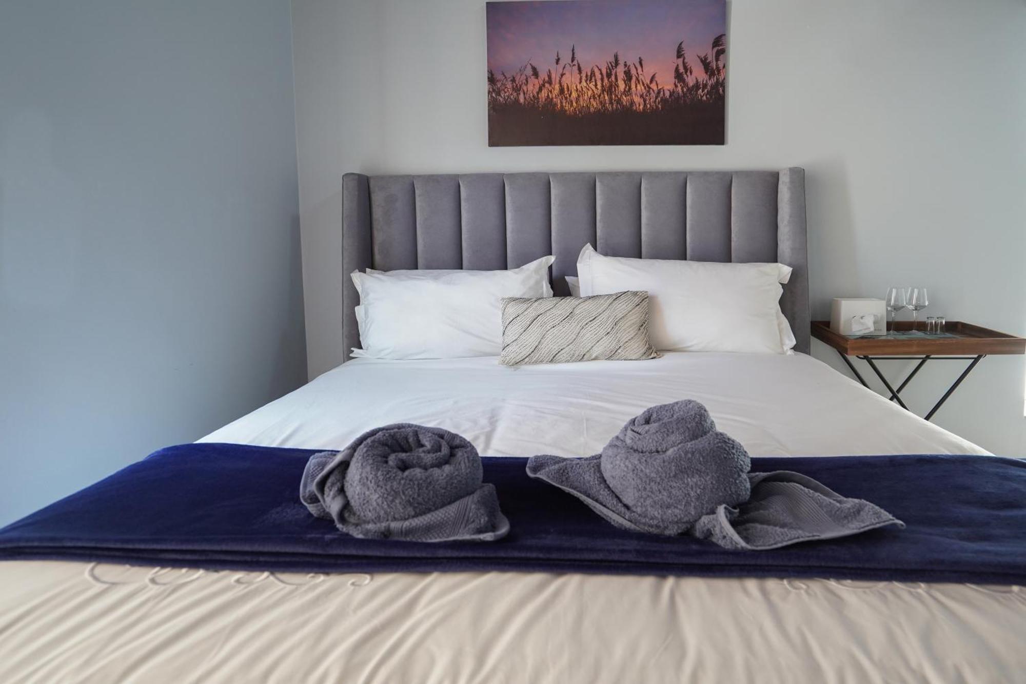 Ocean Vibes Hotel Cape Town Exterior photo